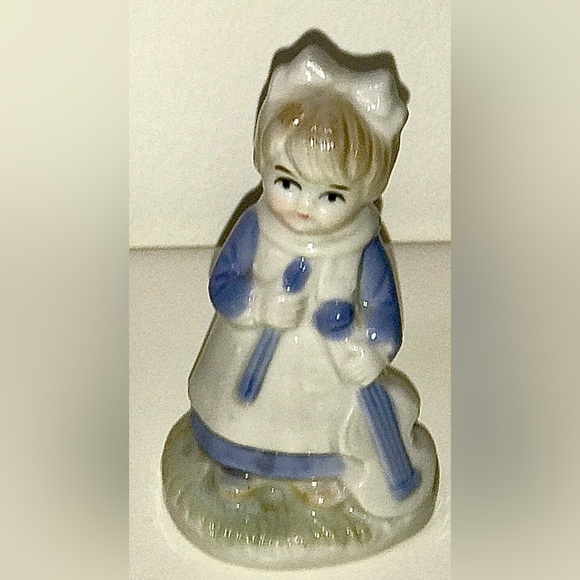 Early Mid Century Antique Young Girl in Dress Holding Violin Fiddle Figurine - Picture 2 of 9
